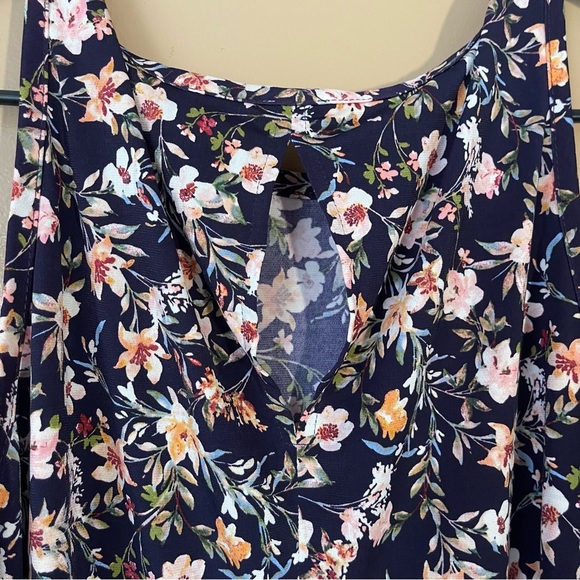 CeCe Navy Floral Women’s Size Medium Sleeveless Shirt - Picture 5 of 6